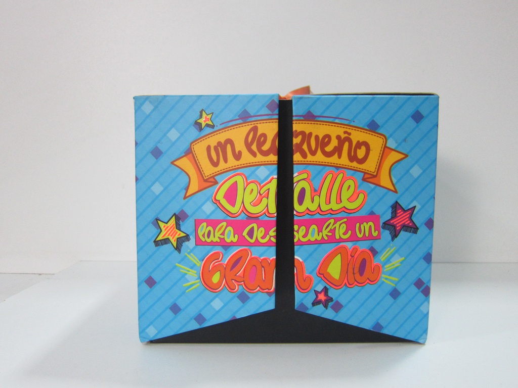 Caja cuadrada dos partes azul con frase de cariño y liston  15x18